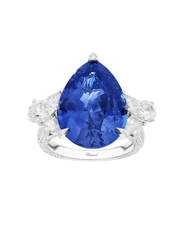 Кольцо Chopard Boutique из белого золота с бриллиантами и центральным сапфиром