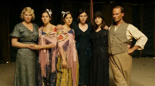 Фрагмент из сериала "Карнавал"