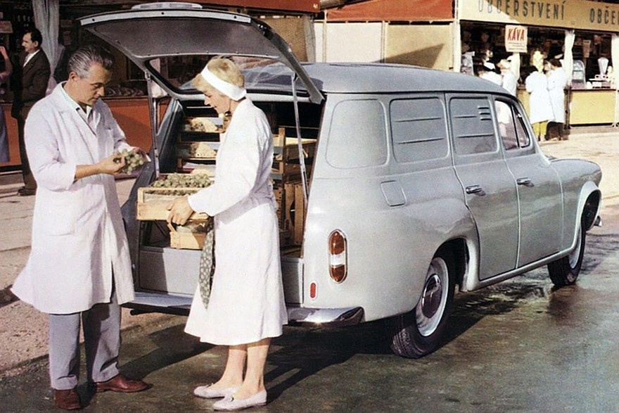 Skoda 1202 в комерческих версиях - это универсал с глухими окнами или "купированной крышей"