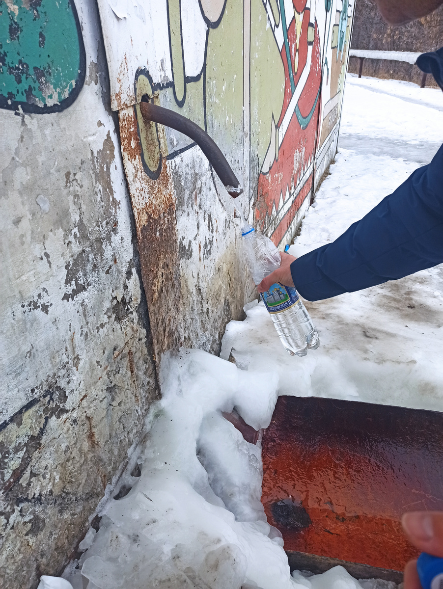 У источника