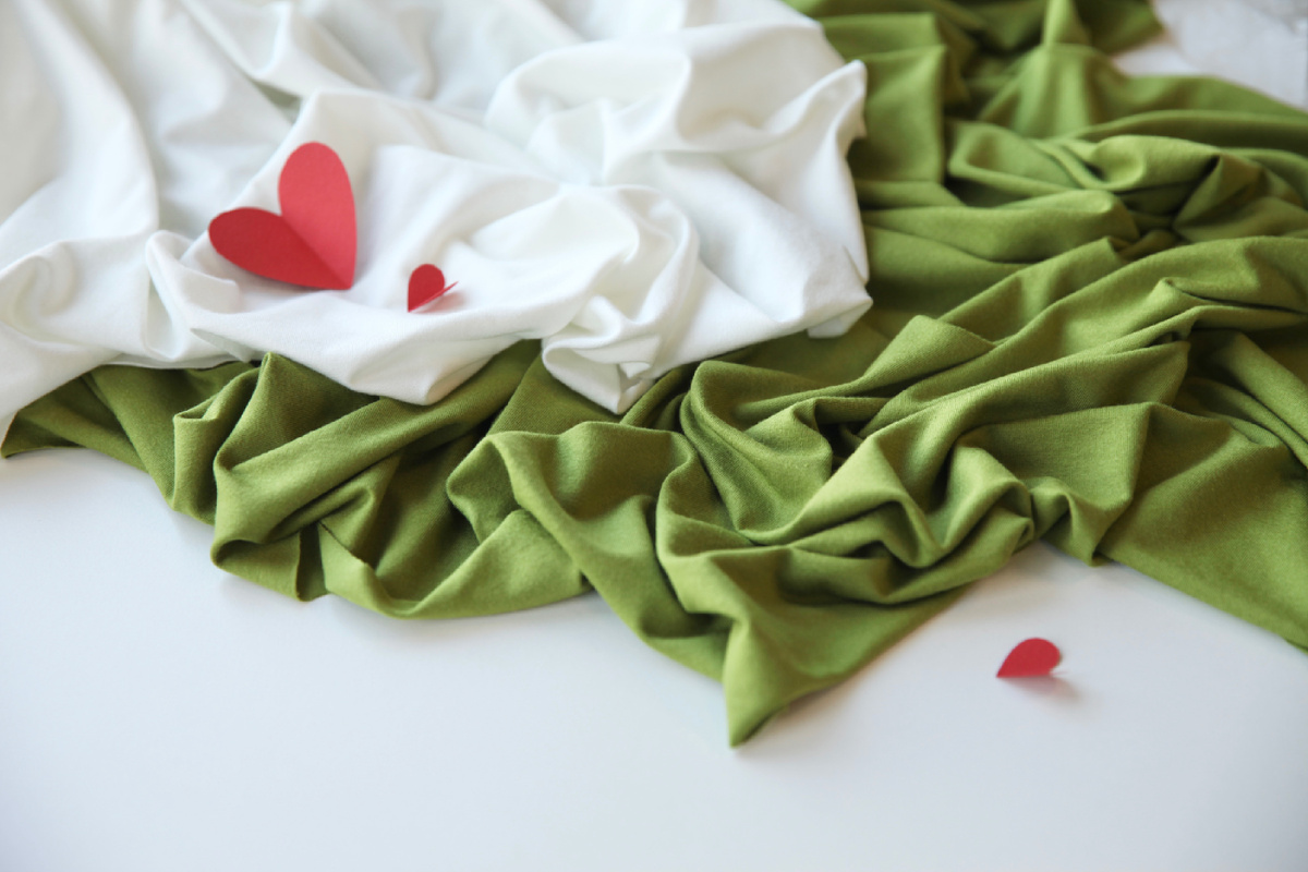 Кулирная гладь из модала в оттенках "лемонграсс" и "молочный". Больше оттенков и видов модала - на сайте tkanel.ru