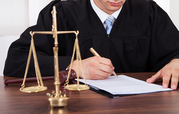 Для защиты своих законных интересов в суде лизингополучателям следует самим понимать правовые основы лизинга и привлекать профессиональных юристов с опытом в лизинге