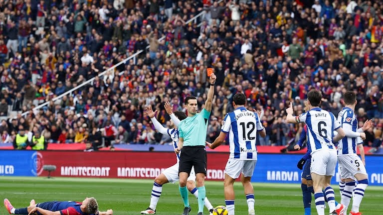 Красная карточка Арицу Элустондо