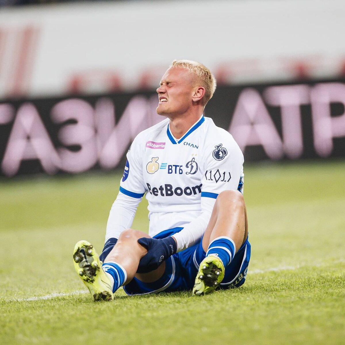 Травма Тюкавина - главное событие матча в "Ростове". Фото тг-канал "Динамо"