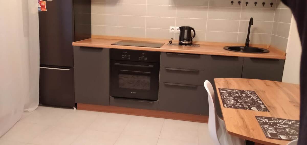 Кухонный гарнитур с бытовой техникой