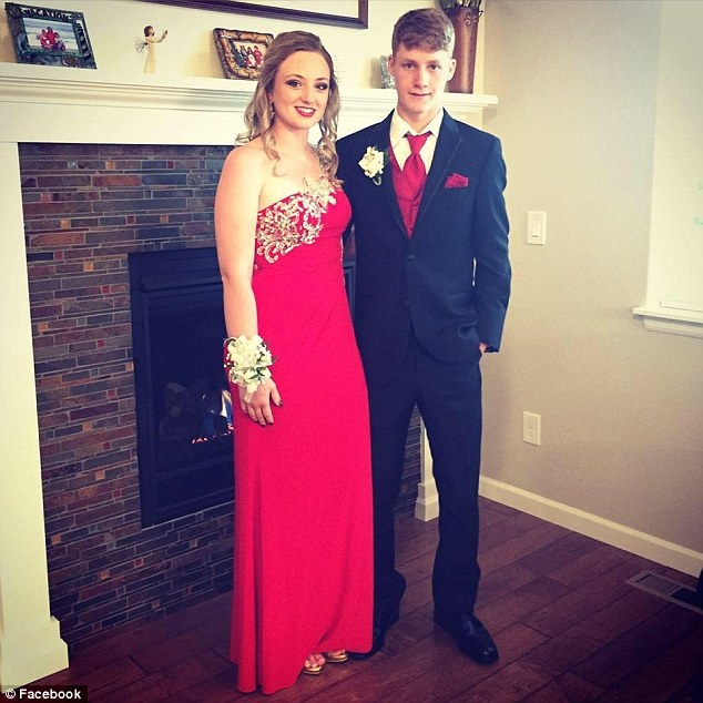 Эшли Дулиттл и Таннер Флорес, обоим по 18 лет