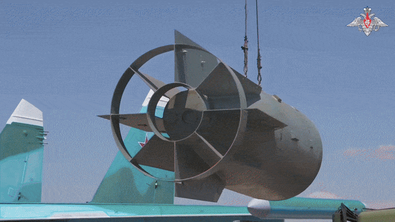    ФАБ-3000 на УМПК. Самая дорогая часть модуля планирования - его электроника, а она никак не меняется от веса бомбы//Источник видео: ТГ-канал Минобороны