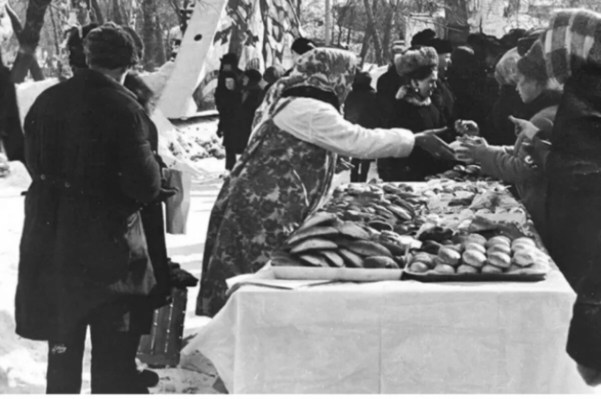    Новосибирцам показали, как в советское время город праздновал Масленицу