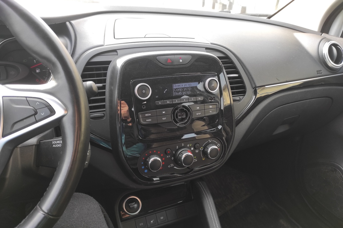 А вот крышку USB разъёма можно было и установить.