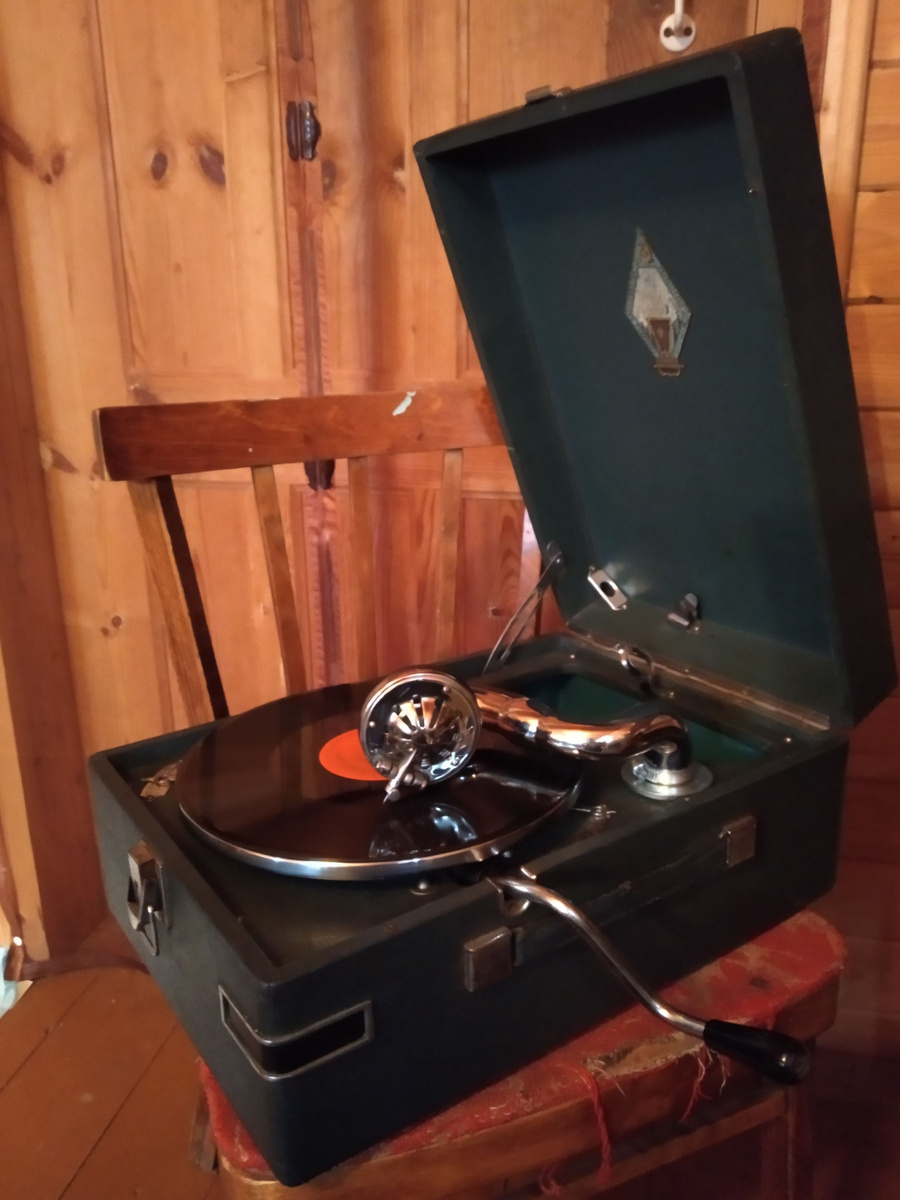 Патефон Молотов