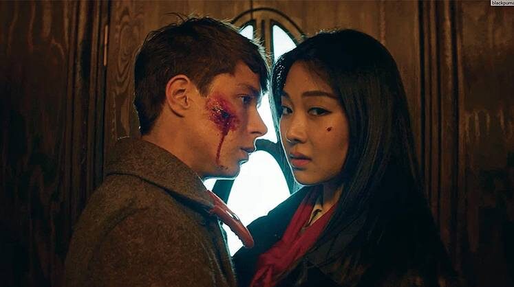     Одни из главных ролей в фильме исполнили Чжэн Ханьи и Глеб Калюжный