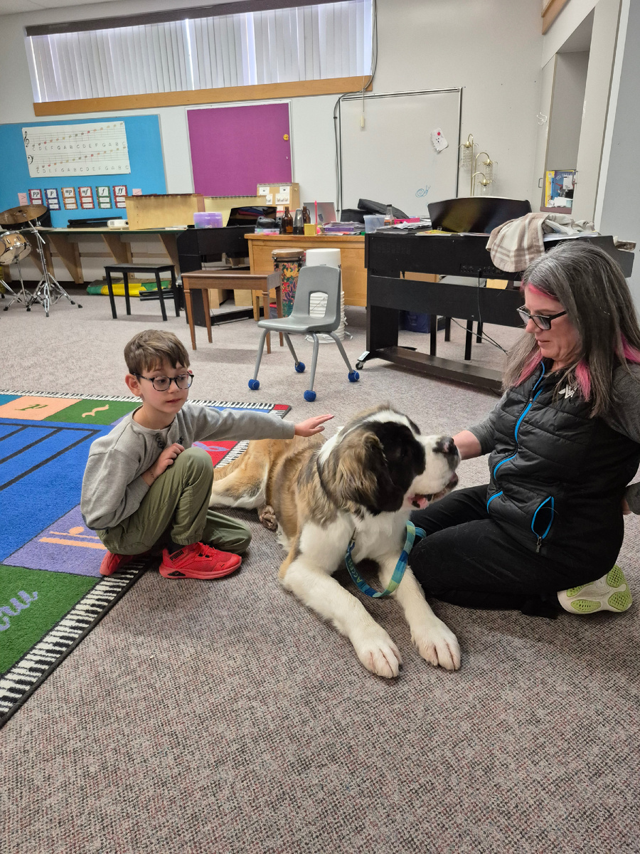 Тим в школе с необычным «гостем»)