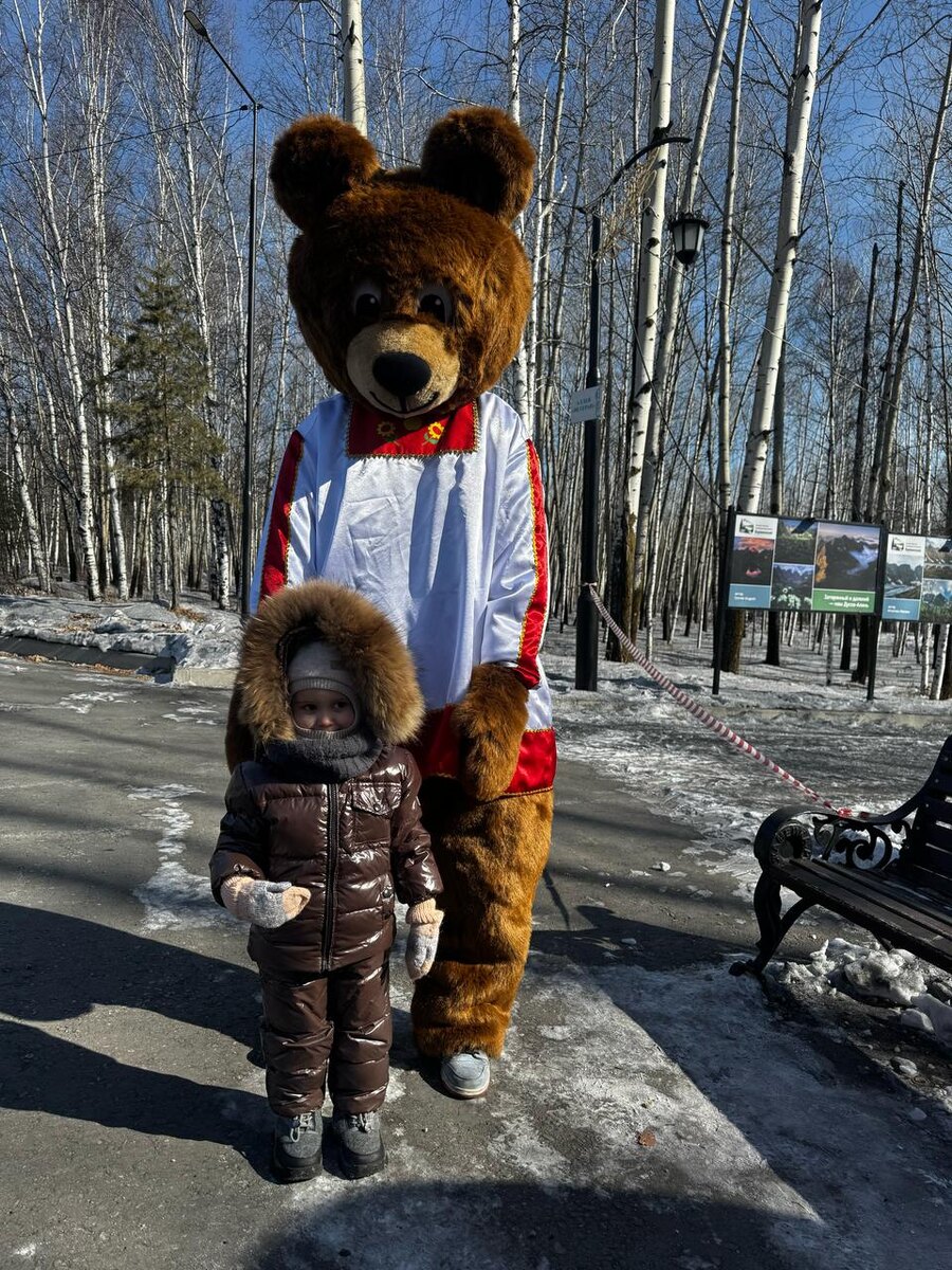 Пупсику и медведь не в радость от такого холода ....