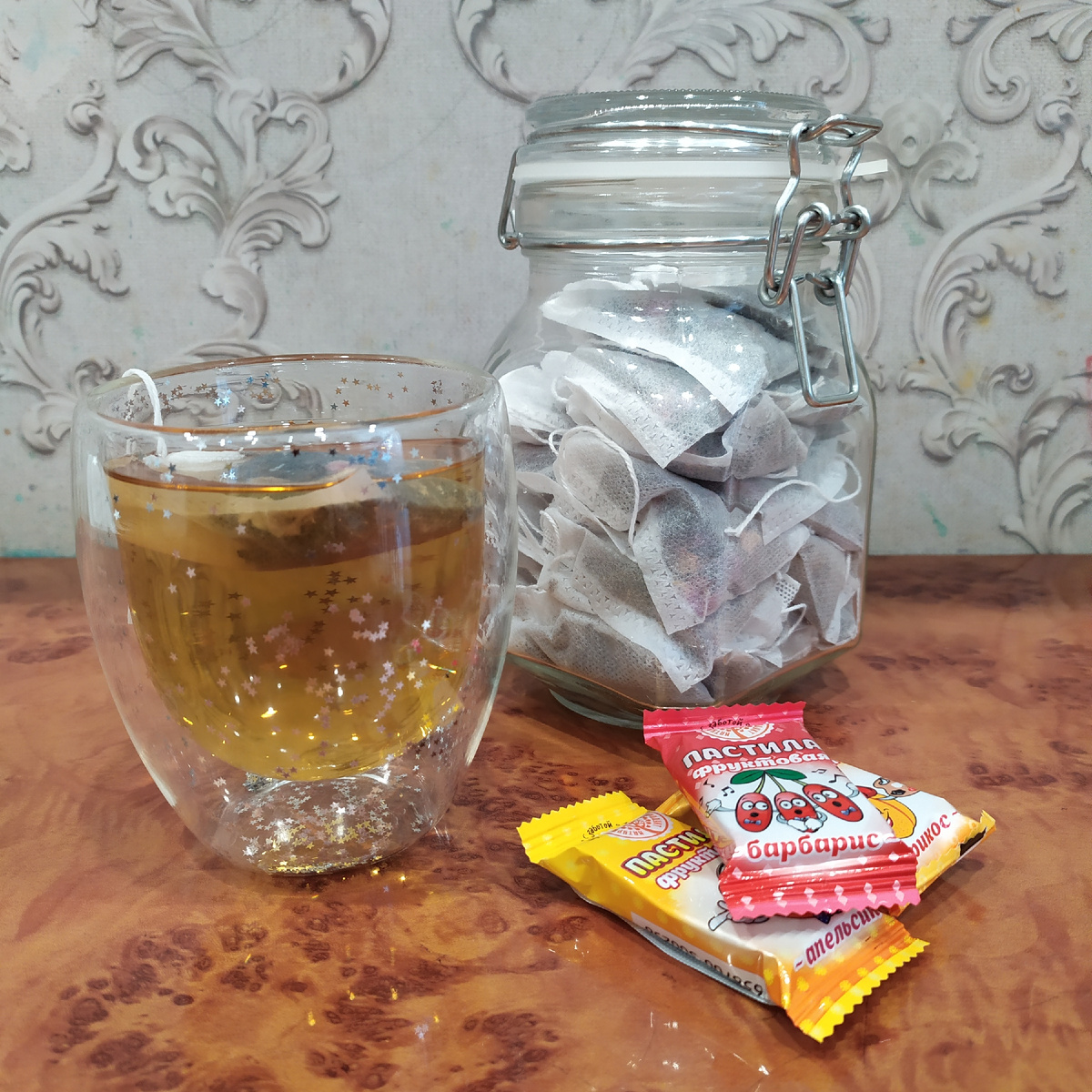 Чай красиво смотрится в таких баночках