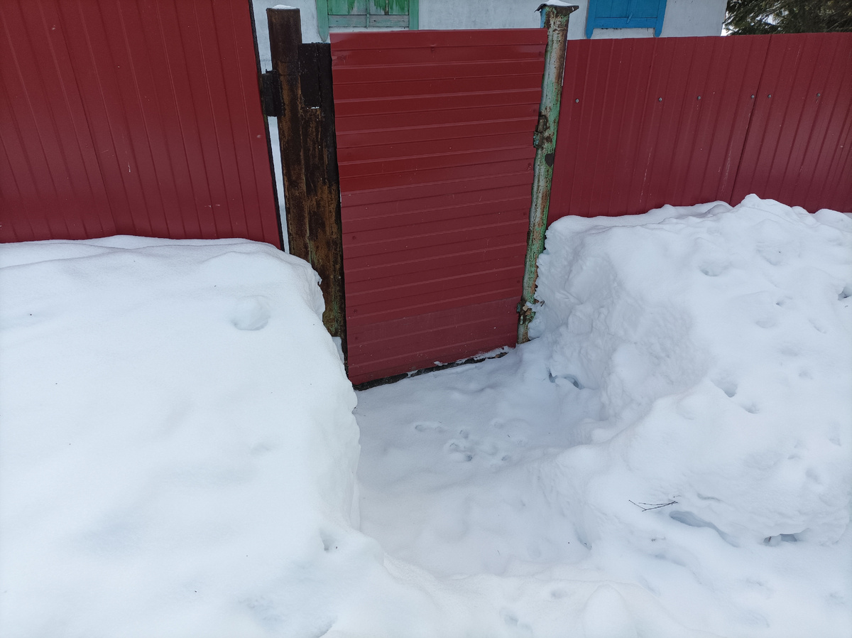 когда-нибудь мои руки доберутся до покраски этих ржавых труб, а пока так..