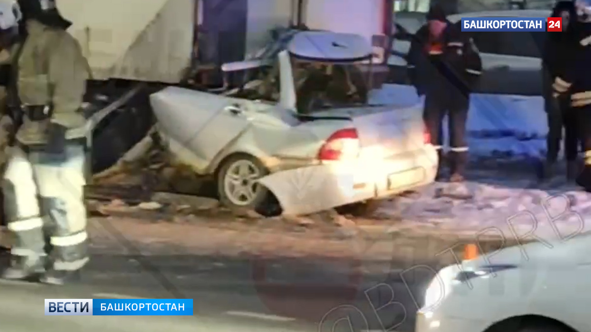    Влетел под грузовик: в Уфе разбился насмерть 29-летний водитель
