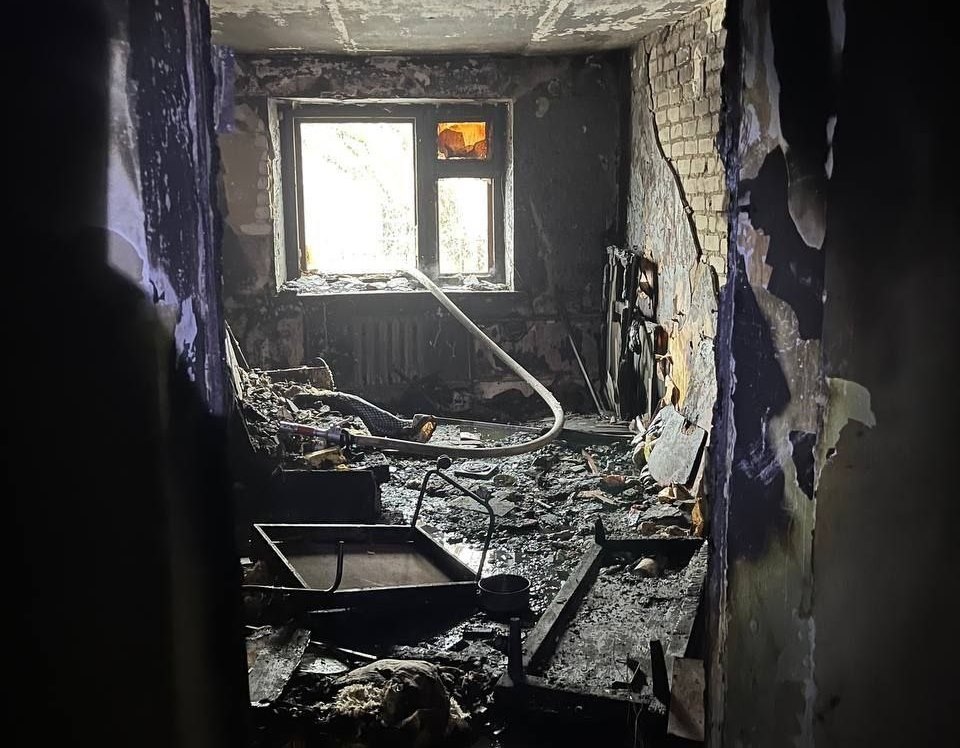    Спасатели ликвидировали возгорание в квартире на площади 80 квадратных метров