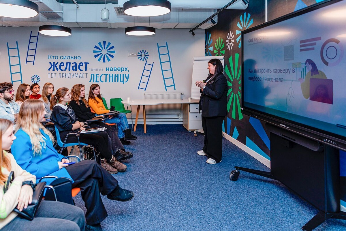    Московская служба занятости запустила праздничную программу в честь 8 Марта