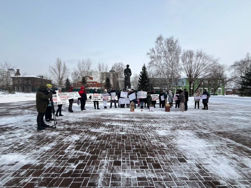    Митинг против скандального застройщика в Барнауле. Источник: "Банкфакс"