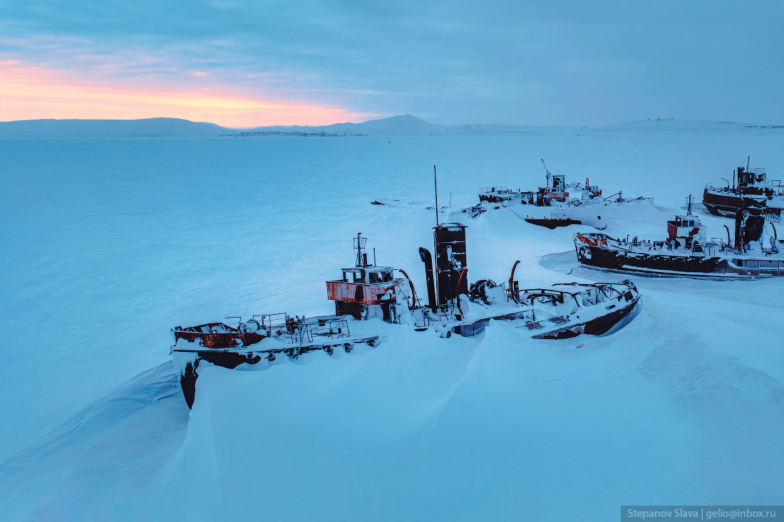 Останки судна «Яков Санников», названного в честь купца и первопроходца XVIII-XIX веков, того самого, имя которого получил и загадочный несуществующий остров в Северном ледовитом океане.
