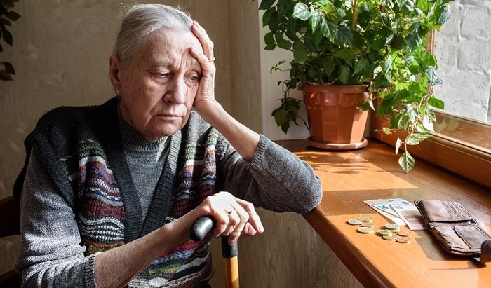    Деньги для родителей: как и сколько россияне помогают семье