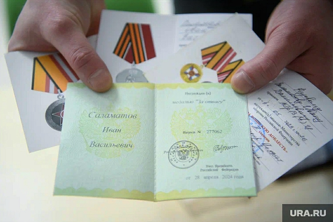 Боец имеет четыре медали, Среди них госнаграла "За отвагу". Фото: Илья Московец