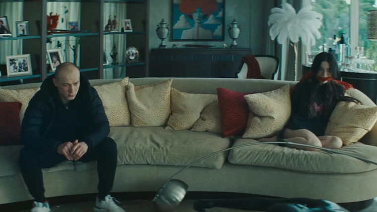    Кадр из к/ф «Анора», реж. Шон Бейкер, 2024 г.