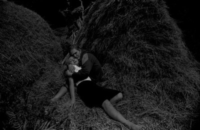    Советская и российская актриса театра и кино Римма Маркова родилась 3 марта 1925 года в Самарской губернии в творческой семье. Её отец был актёром, а мать — гримёром. Интерес к искусству актриса начала проявлять очень рано: в детстве она играла небольшие роли в Саратовском драматическом театре / Legion-Media / Mosfilm Кадр из фильма режиссера Алексея Салтыкова "Бабье царство" (1967).