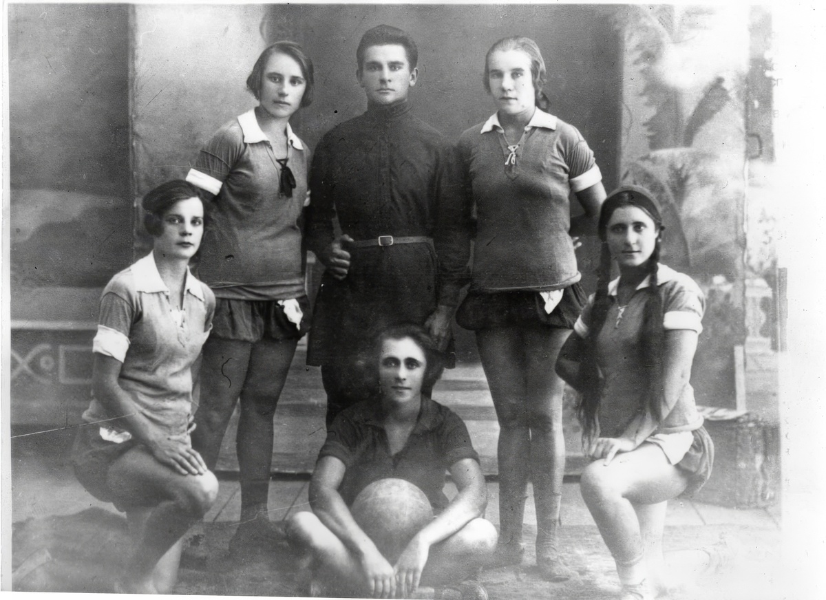 Волейболистки? 1930-е годы