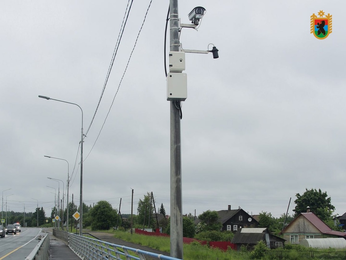 Ультразвуковой датчик уровня воды, установленный на мосту через реку Шую. Фото: Упрдор «Кола»  📷
