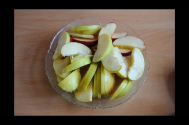 2 крупных яблока.