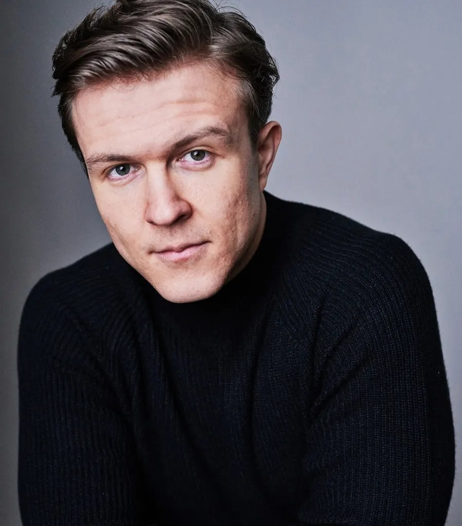 Фотография Джека Майерса, который сыграет Родерика де Ветта из первой части «Ведьмака»