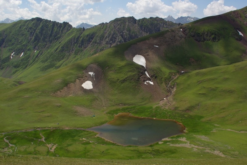 Безымянное озеро под перевалом Чилик 