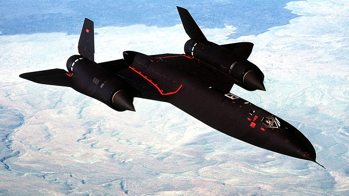 Американский сверхзвуковой разведывательный самолет Lockheed SR-71 Blackbird.
