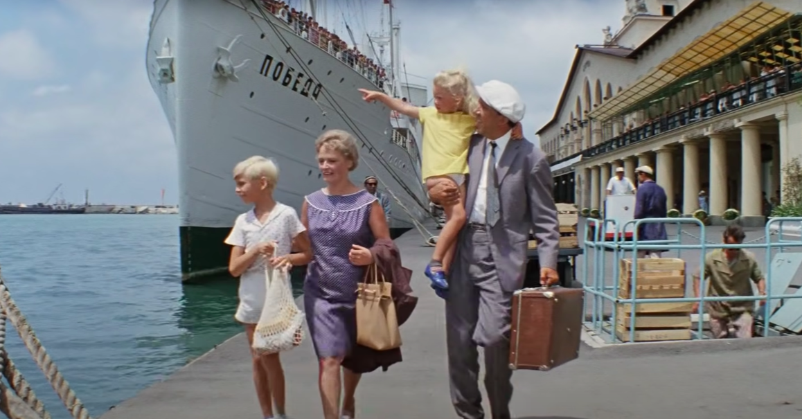 Кадр из фильма "Бриллиантовая рука"