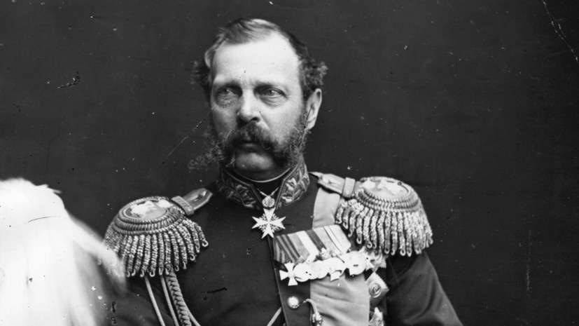     «Имя Александра II принадлежит истории; если бы его царствование завтра же окончилось — всё равно начало освобождения сделано им, грядущие поколения этого не забудут», — писал философ Александр Герцен  Hulton Archive/Getty Images