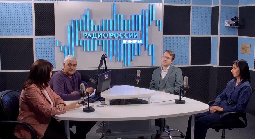 Сергей Нелюбин, Ольга Романова, Владислав Фролов, Влада Шкода в медиастудии ГТРК "Владивосток"