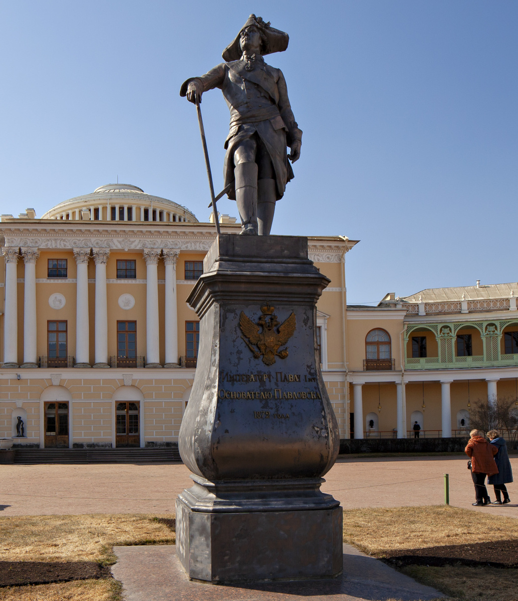 Памятник Павлу в Паловске