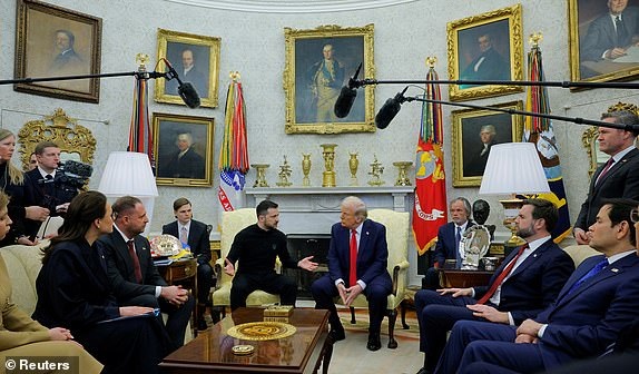 Встреча глав государств США и Украины в овальном кабинете. Источник: яндекс картинки