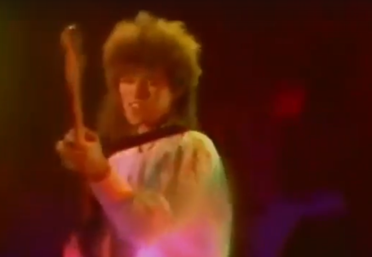 Женя Белоусов (Фото: кадр из клипа «Девочка моя синеглазая»)📷
