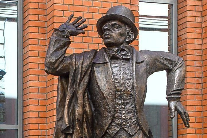 Памятник Мейерхольду фото из открытых источников 