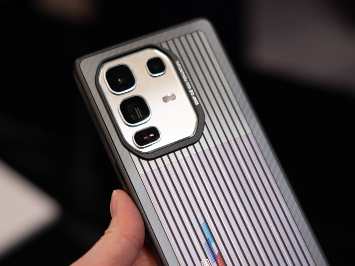    Infinix показала смартфон и зарядный чехол с солнечными панелями