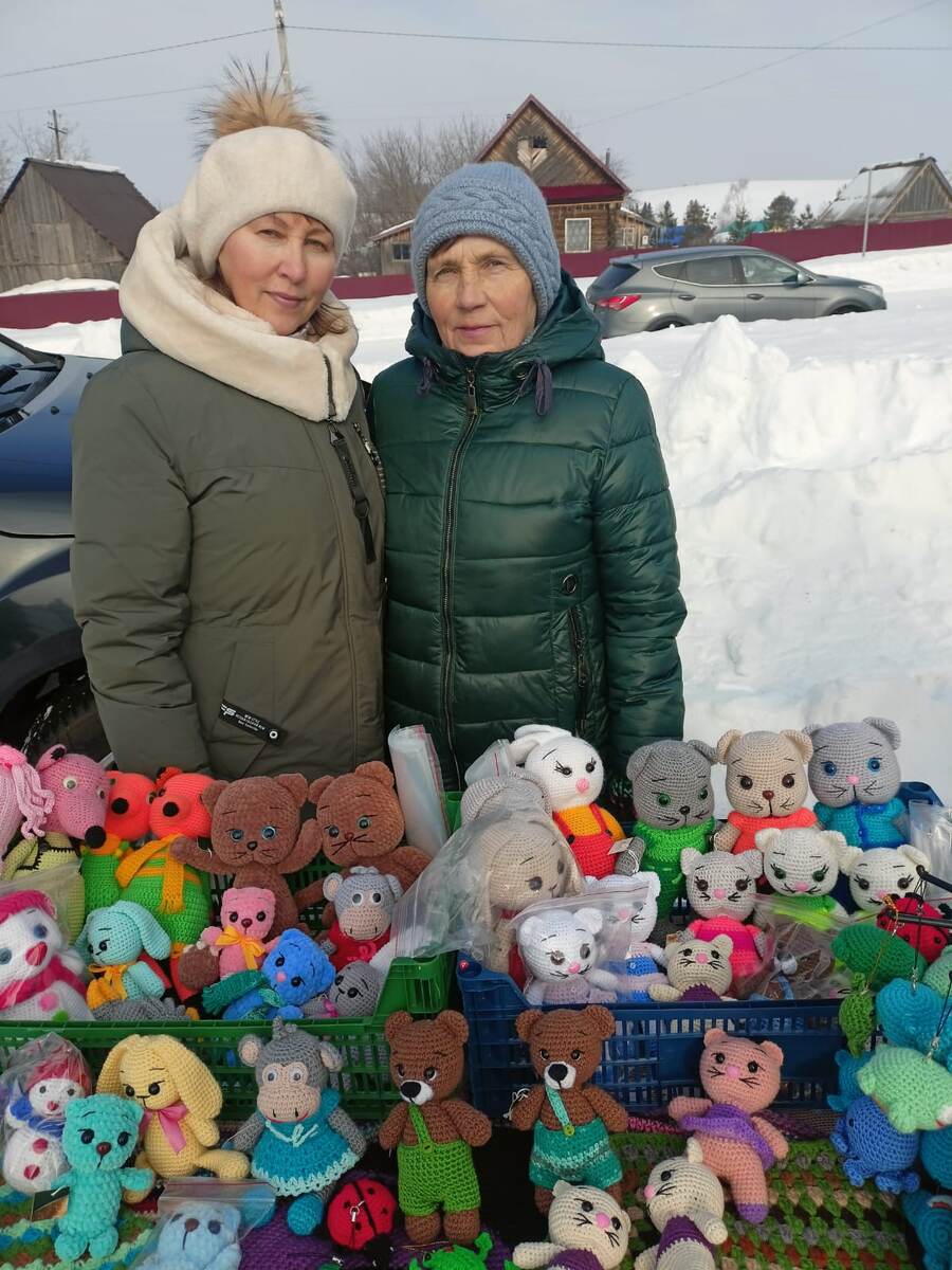 Это я и моя сестрёнка.