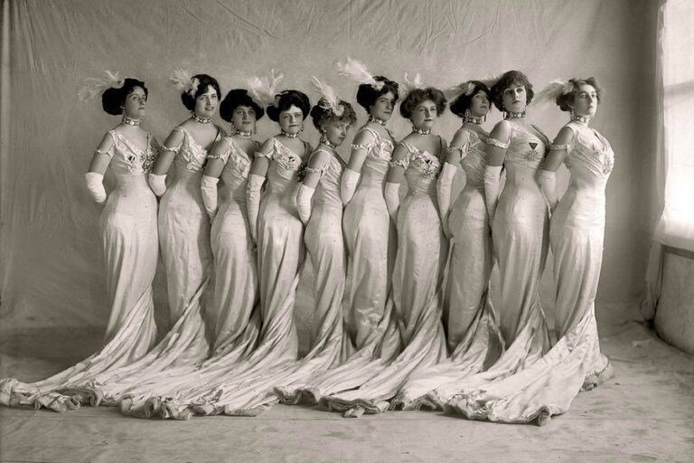 Первый всемирный конкурс красоты, Бельгия, 1888 год. Изображение не нарушает правил платформы (Взято из открытых интернет-источников: sunlight.net)