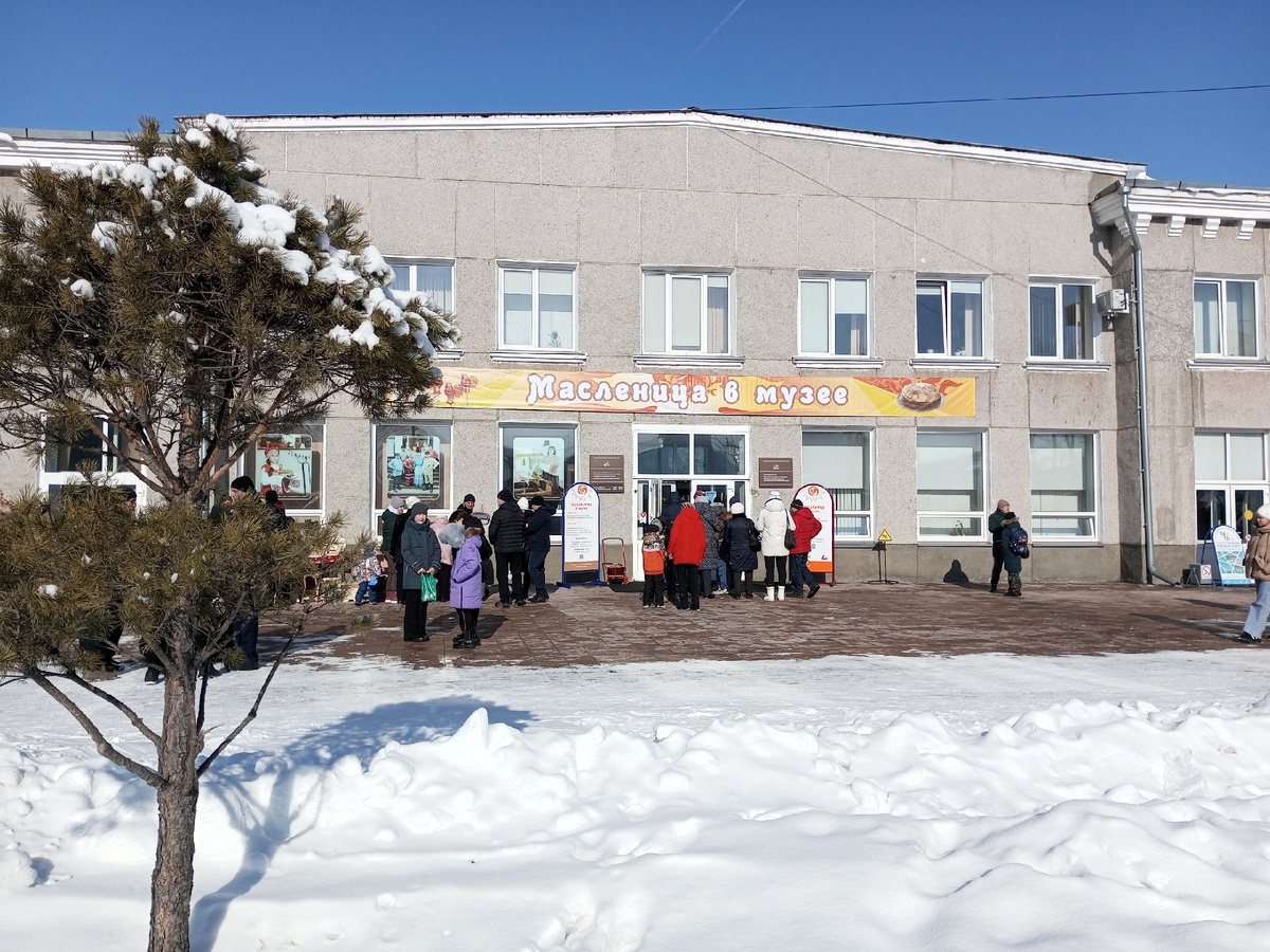 Вход в музей деревню посвященный ссылке Ленина в Шушенском