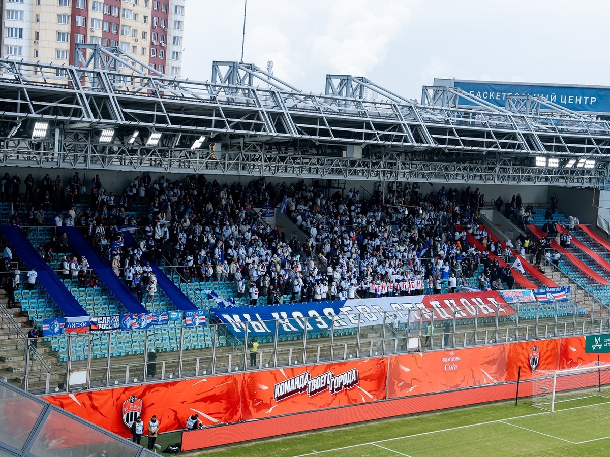 Поддержать "Факел" в Химках приехали более 1 300 воронежских болельщиков! Но "Арена Химки" - явно не фартовый для "огнеопасных" стадион: 2 ничьих, 1 поражение!