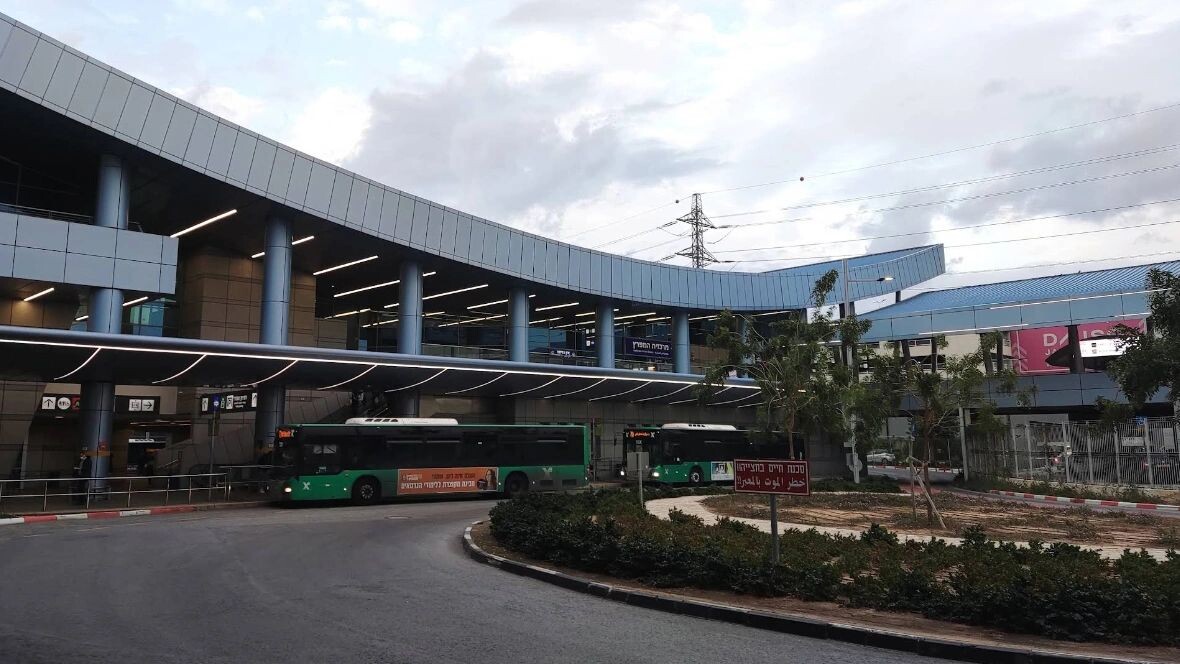    Автобусная станция «Лев а-Мифрац» в Хайфе. Фото: Yevgeni Yegurnov/google.com/maps