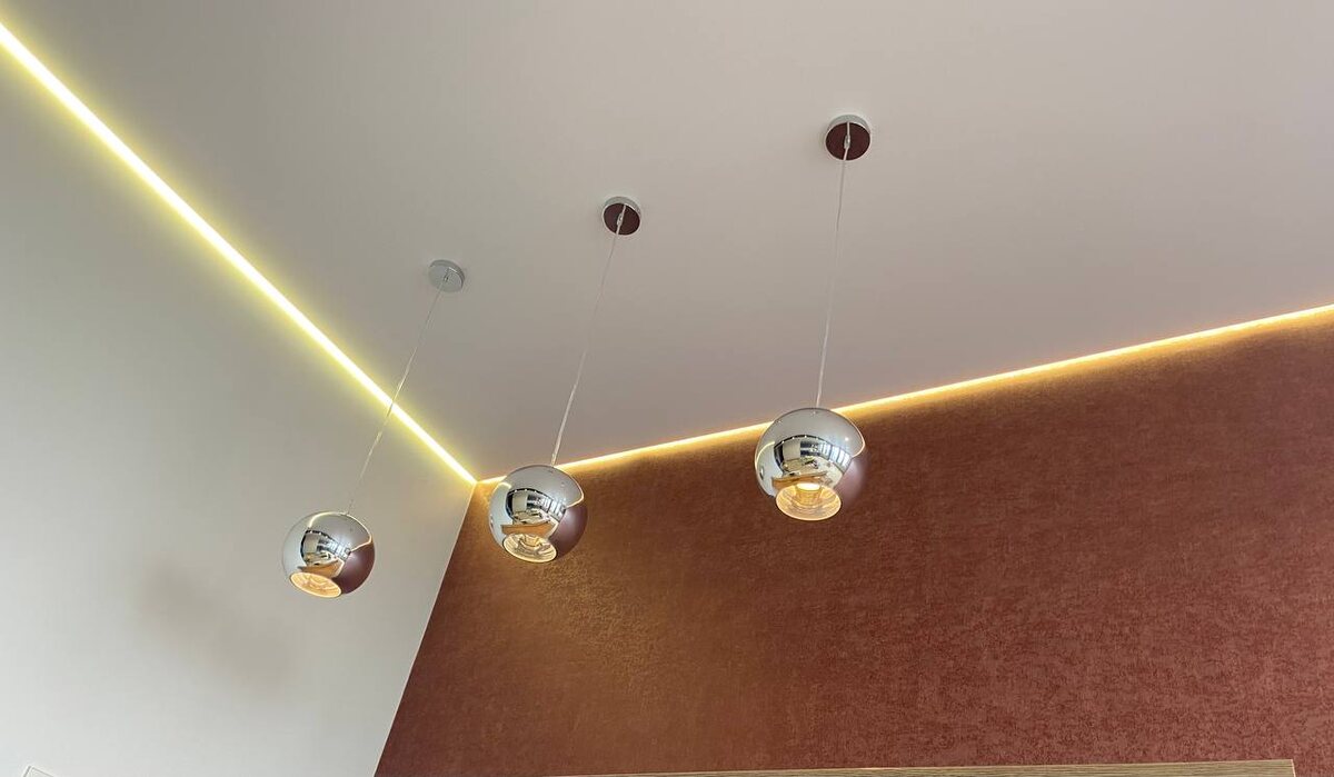 Парящий натяжной потолок, подвесные светильники