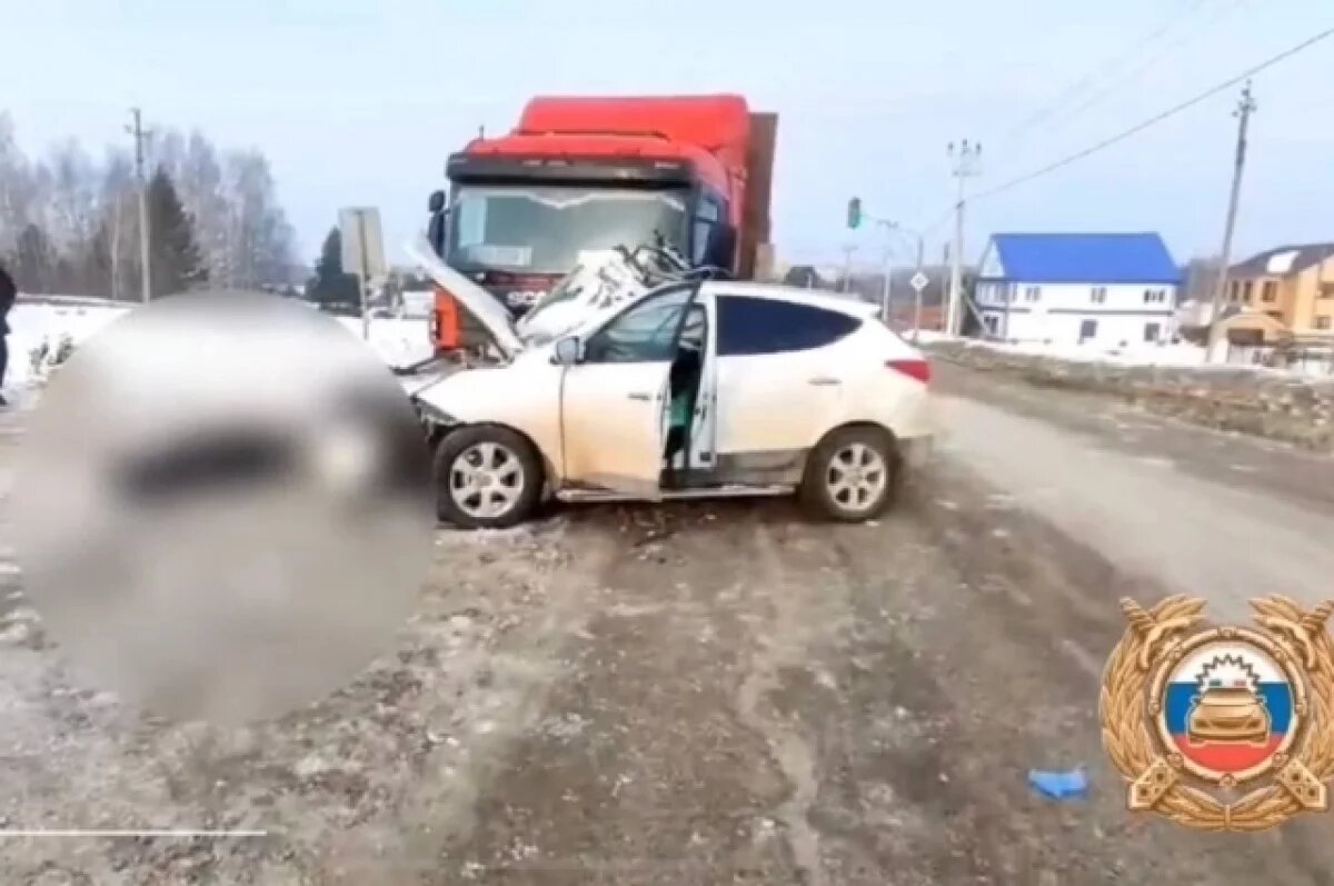    В Башкирии при столкновении грузовика и легкового авто погибла женщина