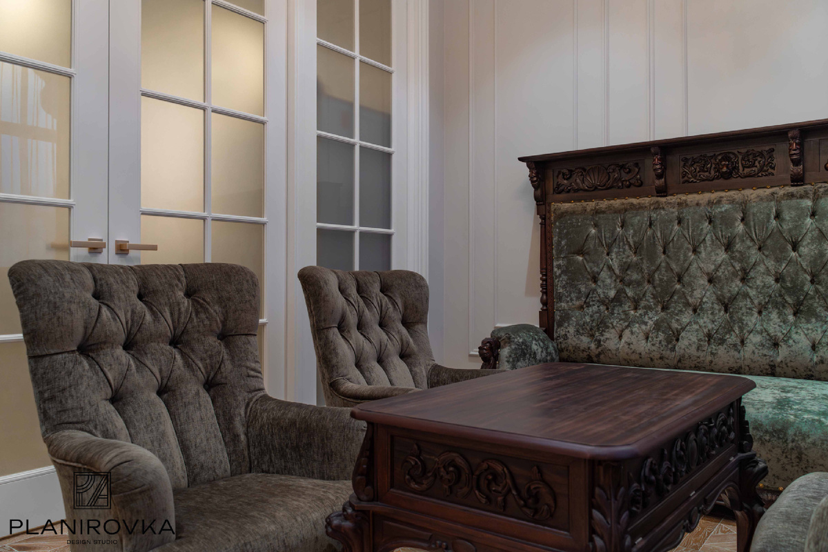 Лаунж зона. Антиквариатный кофейный столик